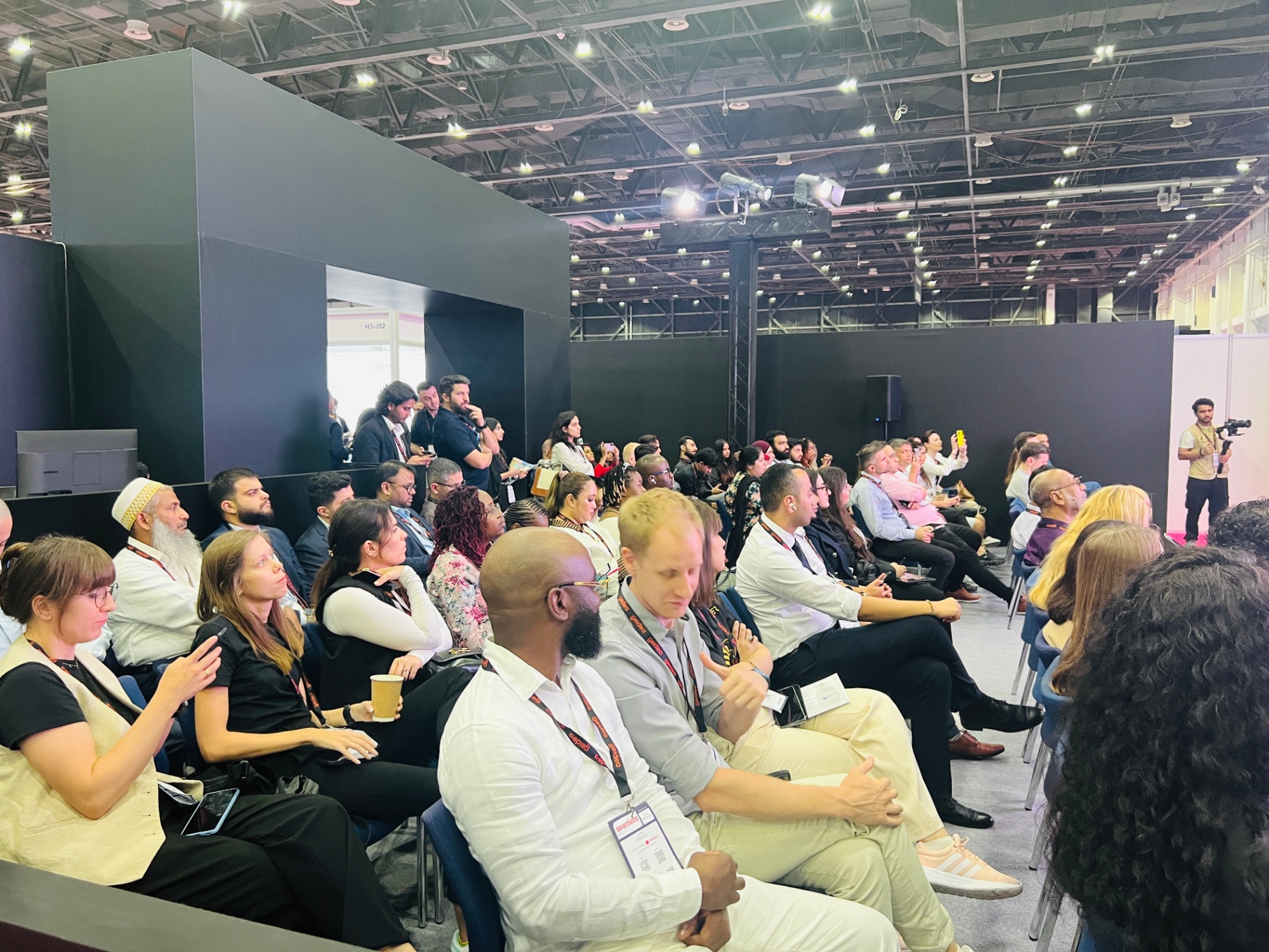 Audience at Seamless conference featuring KAWSON NAM